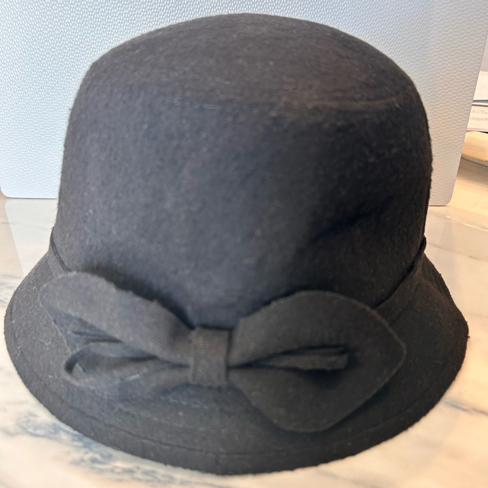 D&Y Ladies Black Hat. 10”Diameter, Dressy, Good used condition, Poly blend.